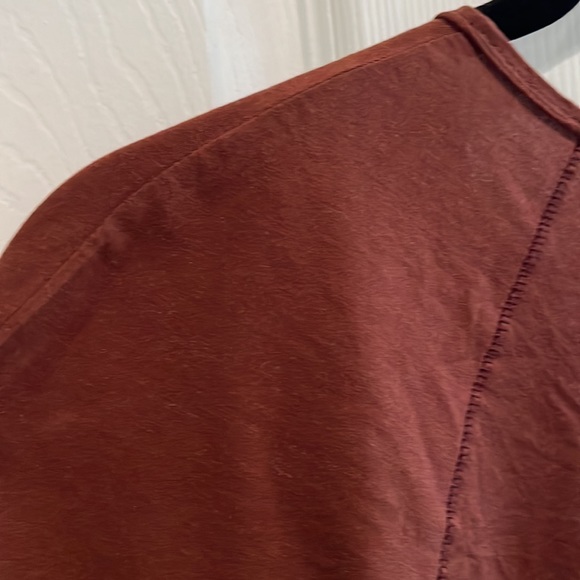 ❤️❤️ SOLD Wilfred Dark Maroon Short Sleeve Tee❤️❤️ - Picture 4 of 7